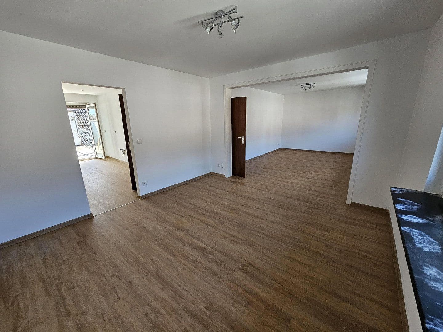 Prenájom bytu 4-izbový 120 m², Stutensee, Bádensko-Wurttembersko Prenájom bytu 4-izbový 120 m², Stutensee, Bádensko-Wurttembersko