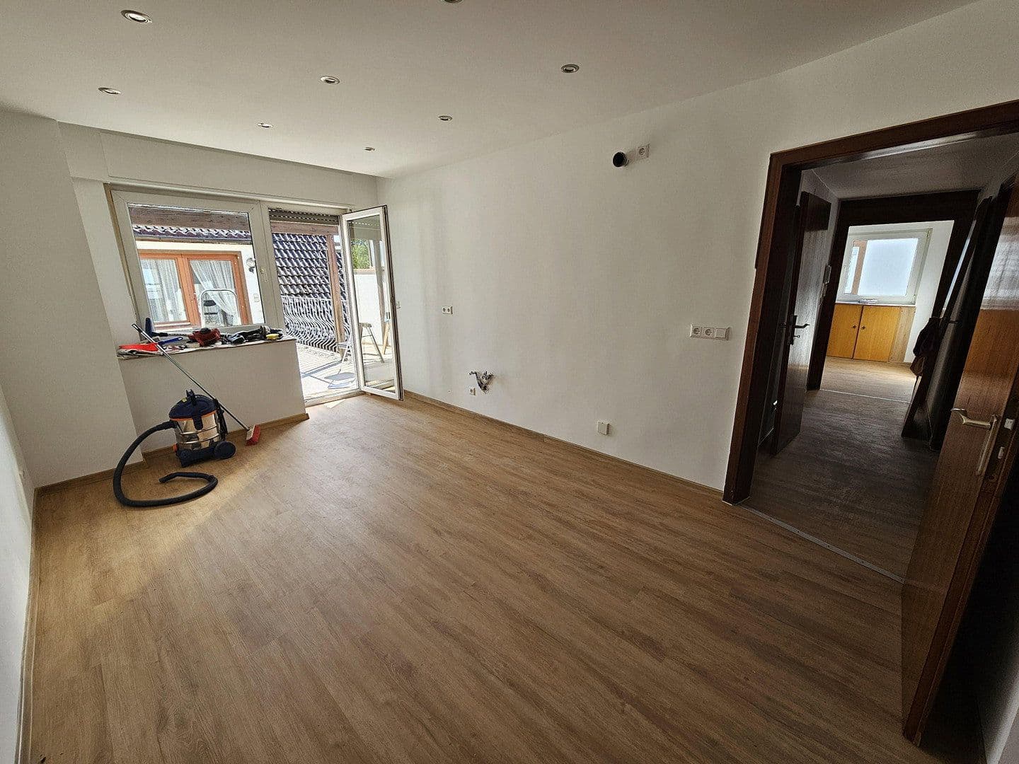 Prenájom bytu 4-izbový 120 m², Stutensee, Bádensko-Wurttembersko Prenájom bytu 4-izbový 120 m², Stutensee, Bádensko-Wurttembersko