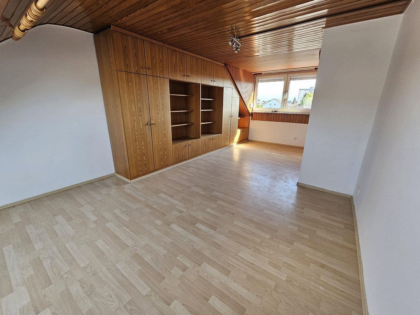 Prenájom bytu 4-izbový 120 m², Stutensee, Bádensko-Wurttembersko Prenájom bytu 4-izbový 120 m², Stutensee, Bádensko-Wurttembersko