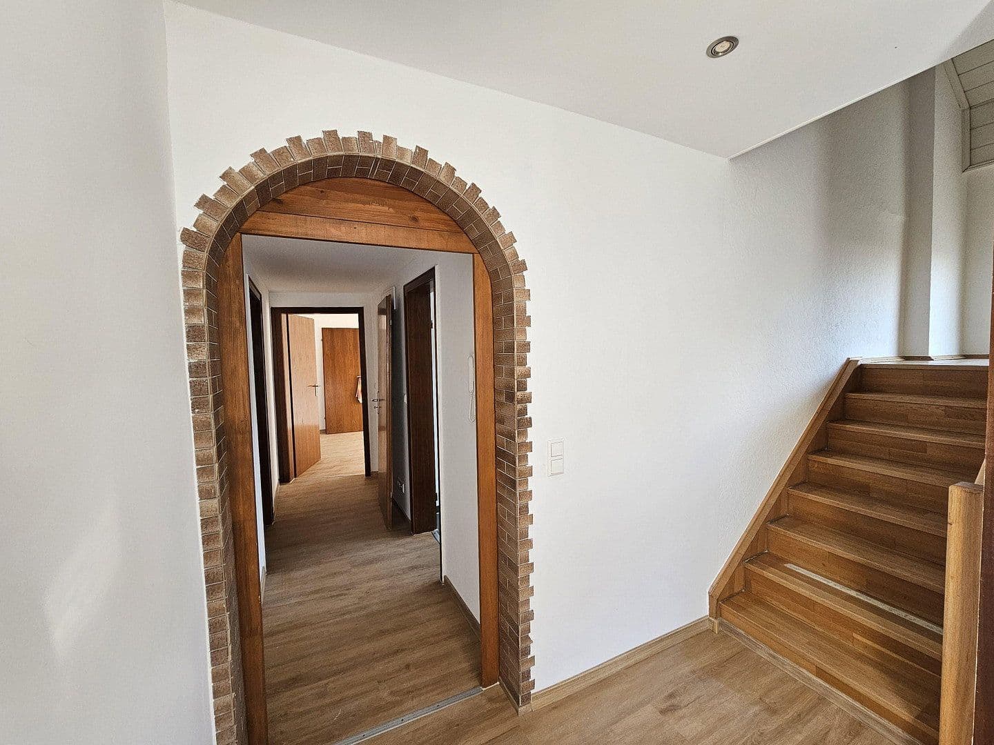 Prenájom bytu 4-izbový 120 m², Stutensee, Bádensko-Wurttembersko Prenájom bytu 4-izbový 120 m², Stutensee, Bádensko-Wurttembersko