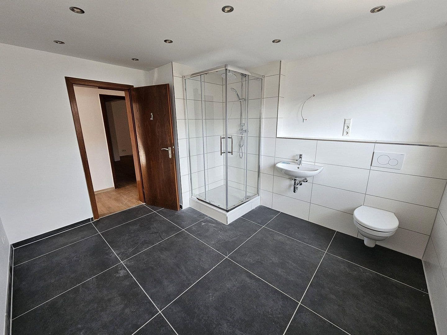 Prenájom bytu 4-izbový 120 m², Stutensee, Bádensko-Wurttembersko Prenájom bytu 4-izbový 120 m², Stutensee, Bádensko-Wurttembersko