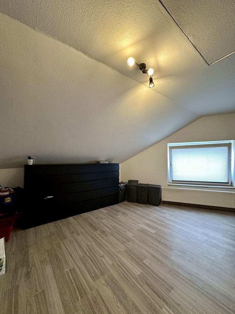 Prenájom bytu 4-izbový 110 m², Uslar, Dolné Sasko Prenájom bytu 4-izbový 110 m², Uslar, Dolné Sasko