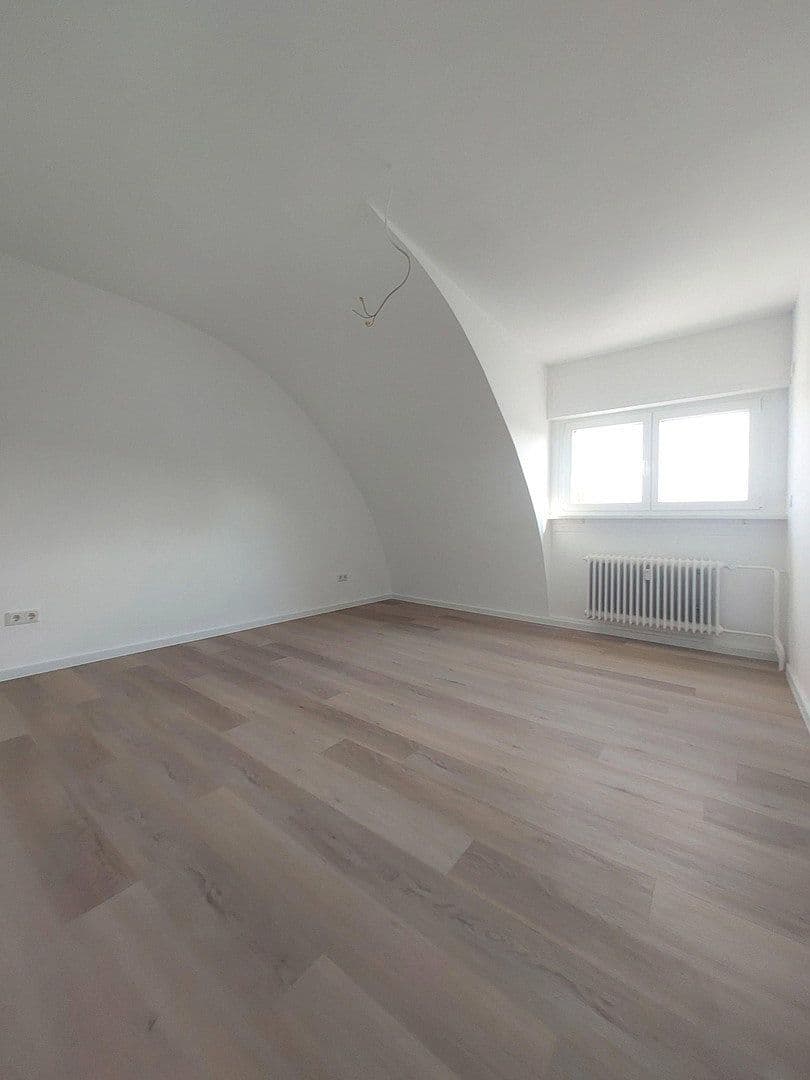 Prenájom bytu 3-izbový 64 m², Schalksbornstraße 2, Frankfurt, Hesensko Prenájom bytu 3-izbový 64 m², Schalksbornstraße 2, Frankfurt, Hesensko