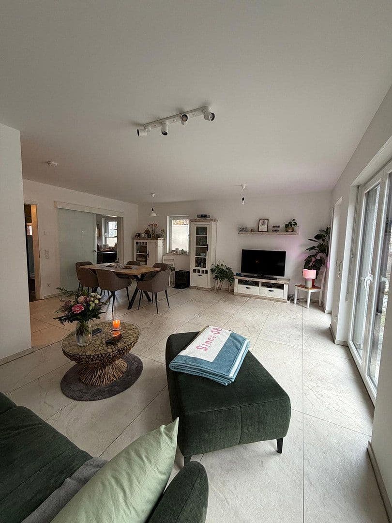 Prenájom domu 151 m², pozemek 500 m², Berlin, Berlín Prenájom domu 151 m², pozemek 500 m², Berlin, Berlín