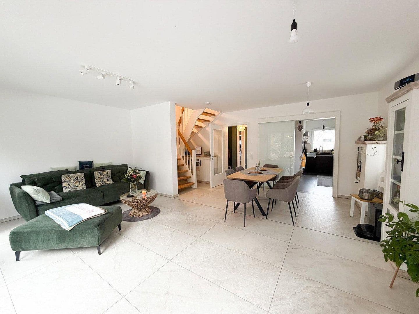 Prenájom domu 151 m², pozemek 500 m², Berlin, Berlín Prenájom domu 151 m², pozemek 500 m², Berlin, Berlín