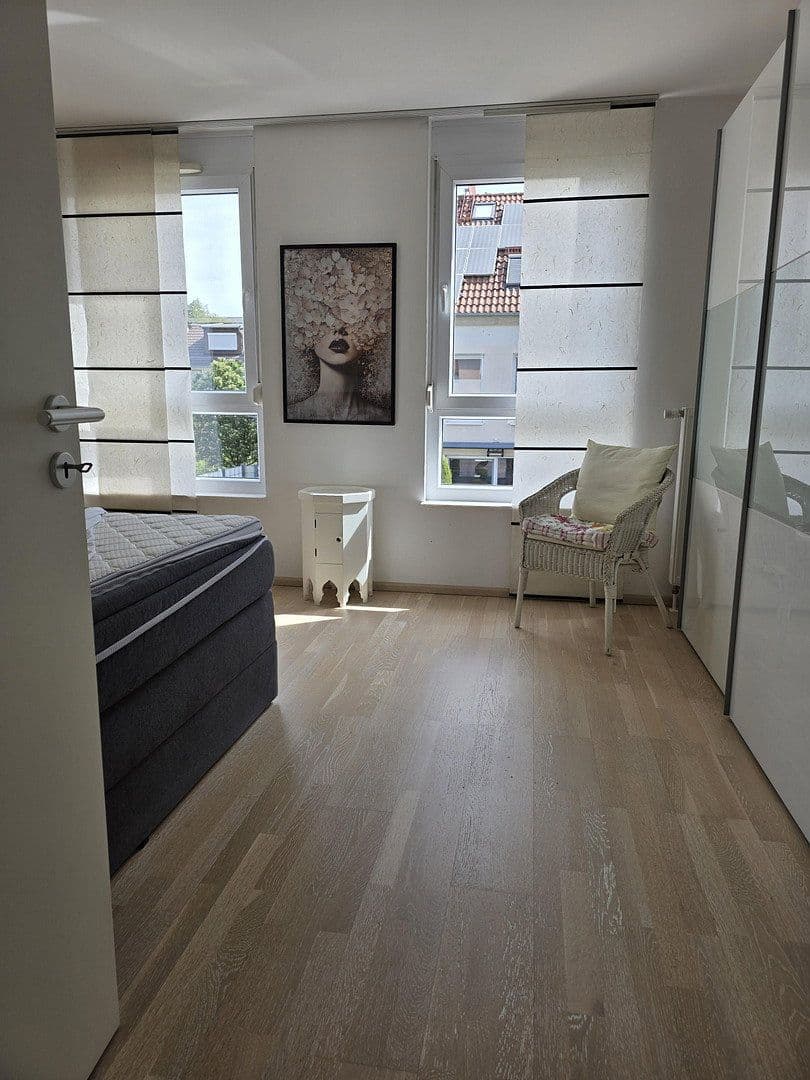 Predaj domu 141 m², pozemek 280 m², Kriftel, Hesensko Predaj domu 141 m², pozemek 280 m², Kriftel, Hesensko