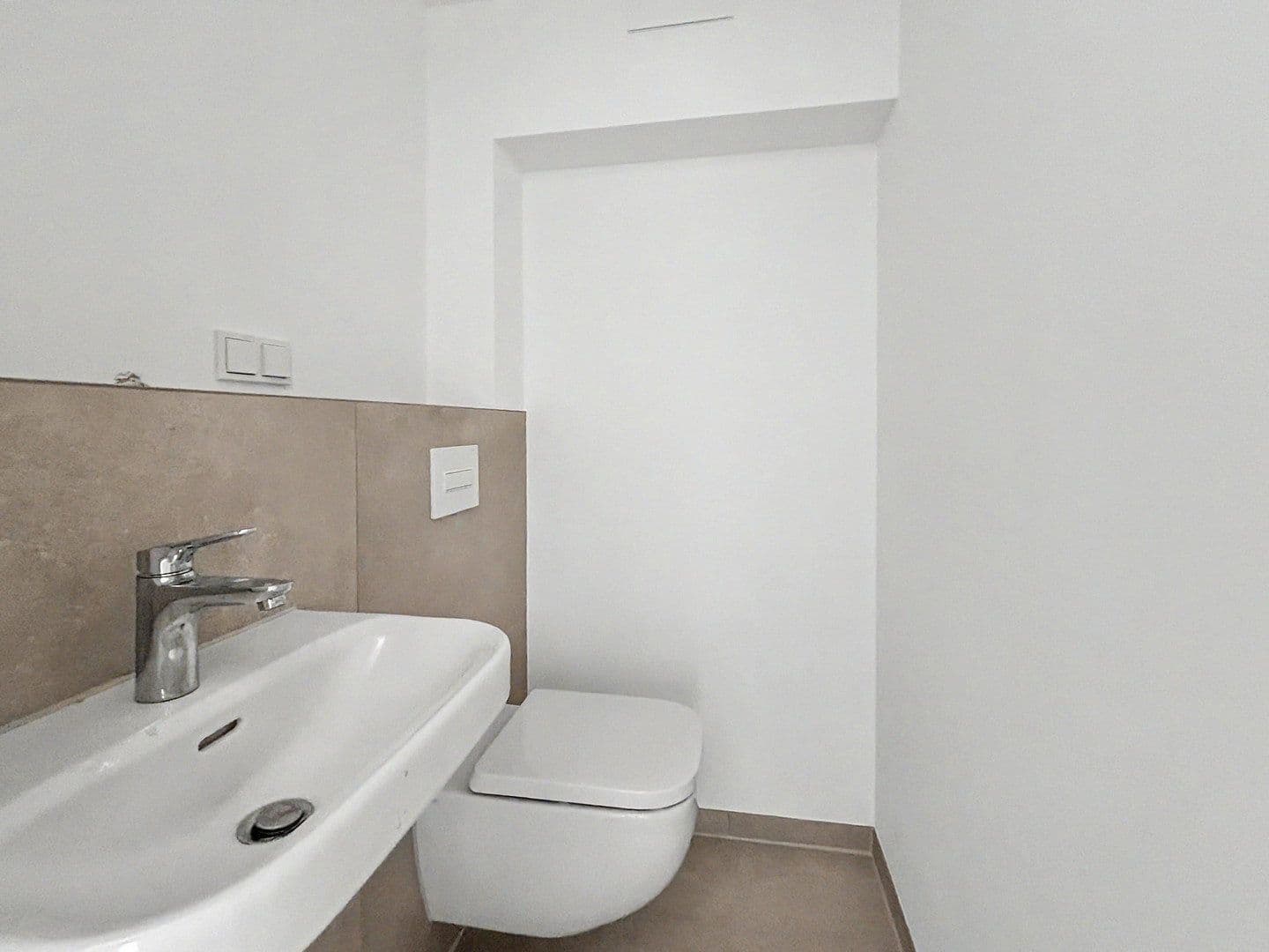 Prenájom bytu 3-izbový 70 m², Köln, Severné Porýnie - Westfálsko Prenájom bytu 3-izbový 70 m², Köln, Severné Porýnie - Westfálsko