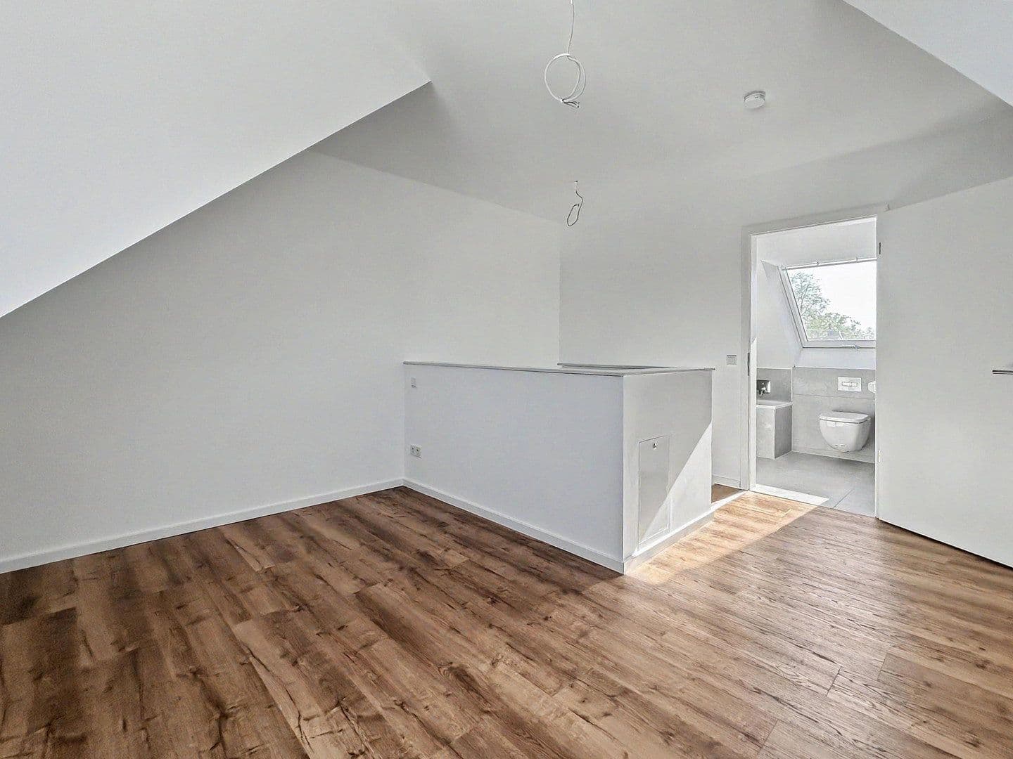 Prenájom bytu 3-izbový 70 m², Köln, Severné Porýnie - Westfálsko Prenájom bytu 3-izbový 70 m², Köln, Severné Porýnie - Westfálsko