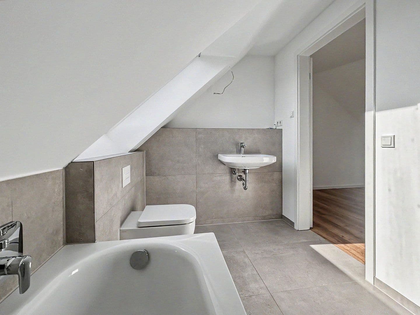 Prenájom bytu 3-izbový 70 m², Köln, Severné Porýnie - Westfálsko Prenájom bytu 3-izbový 70 m², Köln, Severné Porýnie - Westfálsko