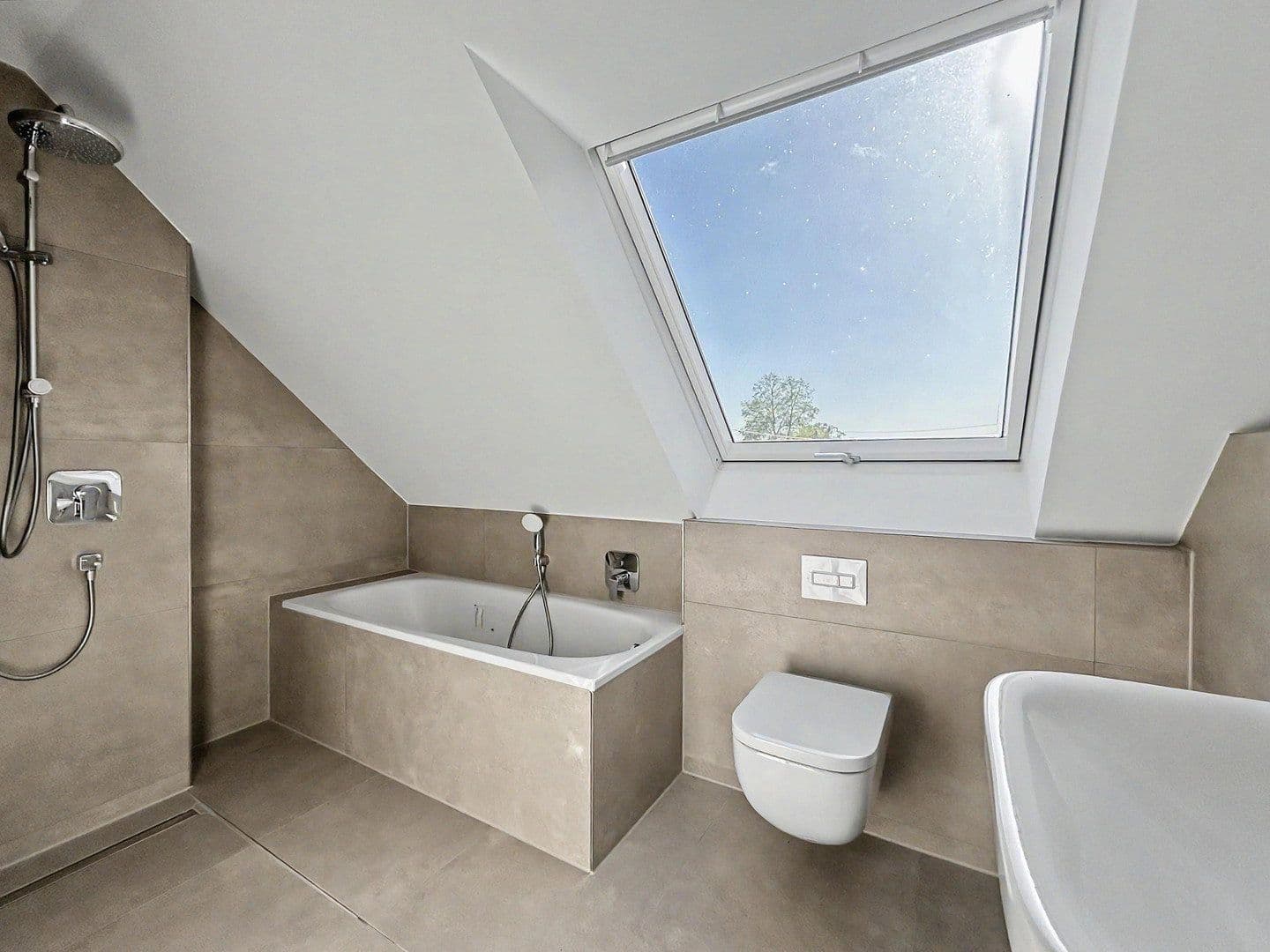 Prenájom bytu 3-izbový 70 m², Köln, Severné Porýnie - Westfálsko Prenájom bytu 3-izbový 70 m², Köln, Severné Porýnie - Westfálsko