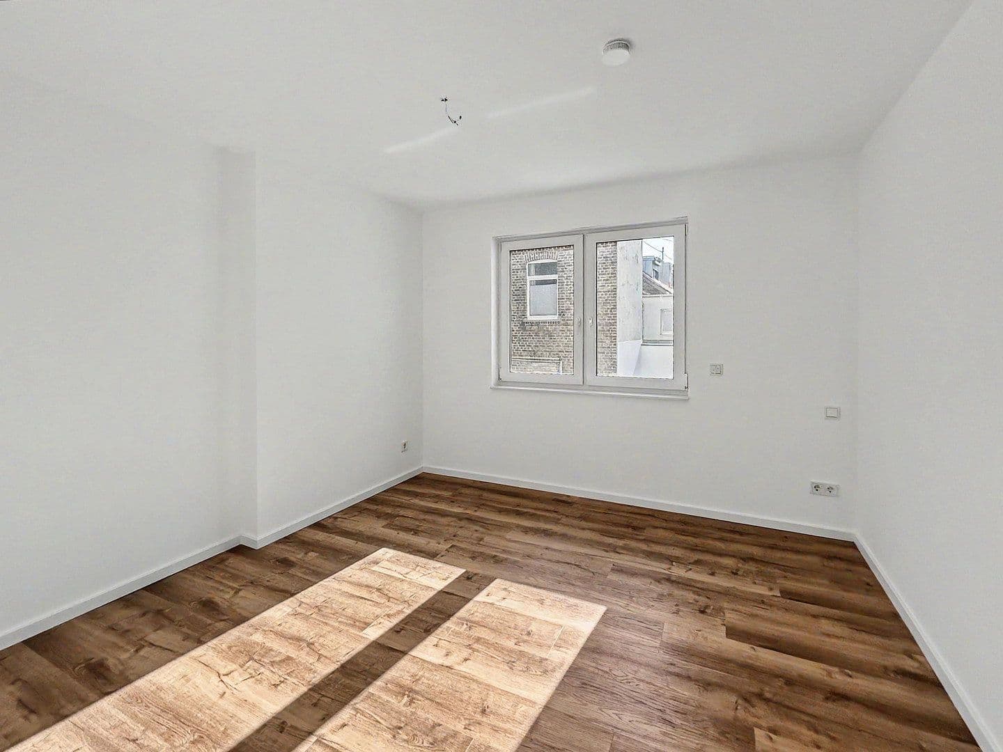 Prenájom bytu 3-izbový 70 m², Köln, Severné Porýnie - Westfálsko Prenájom bytu 3-izbový 70 m², Köln, Severné Porýnie - Westfálsko