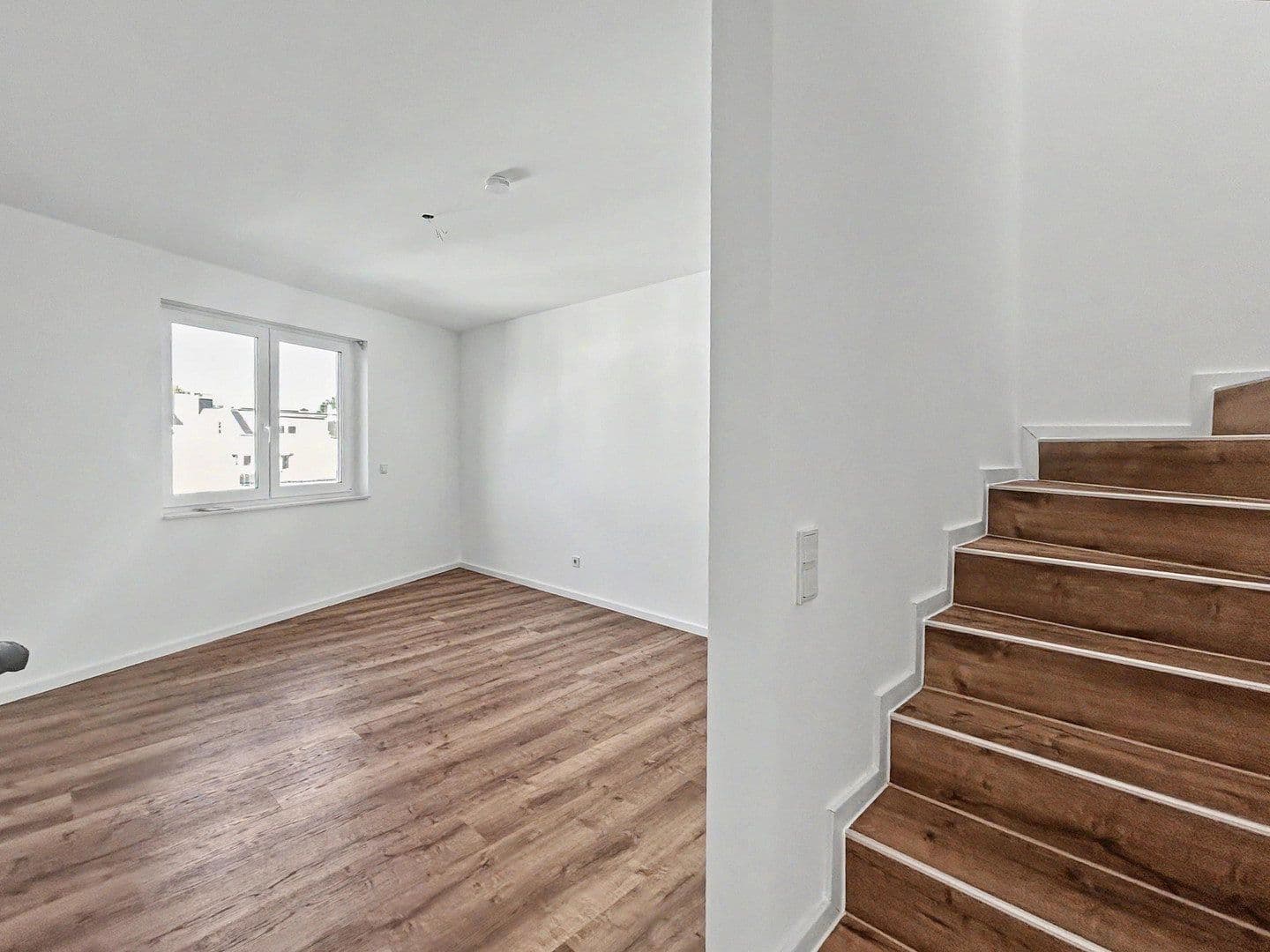 Prenájom bytu 3-izbový 70 m², Köln, Severné Porýnie - Westfálsko Prenájom bytu 3-izbový 70 m², Köln, Severné Porýnie - Westfálsko