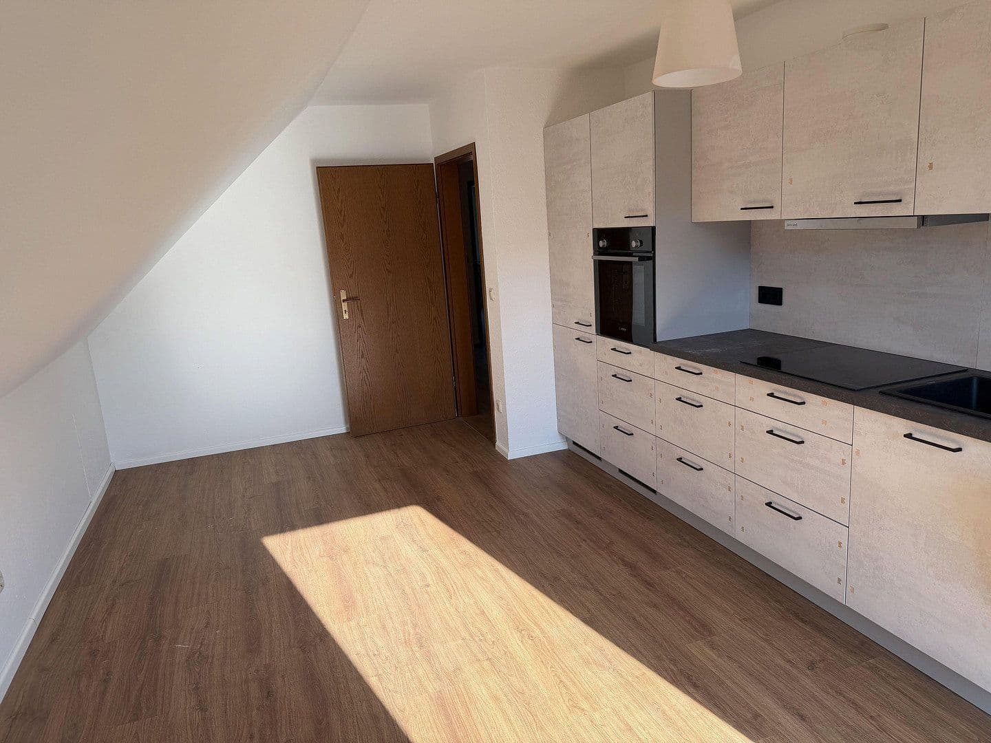 Prenájom bytu 3-izbový 90 m², Garbsen, Dolné Sasko Prenájom bytu 3-izbový 90 m², Garbsen, Dolné Sasko