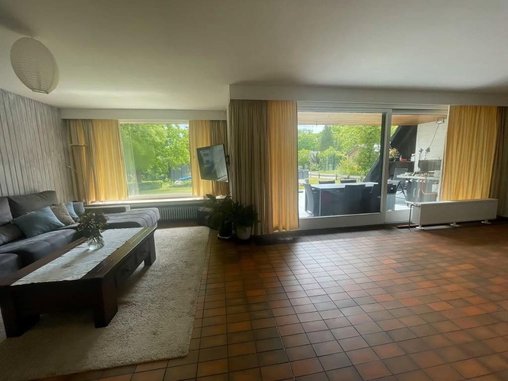 Prenájom domu 212 m², pozemek 1.500 m², Suderburg, Dolné Sasko Prenájom domu 212 m², pozemek 1.500 m², Suderburg, Dolné Sasko