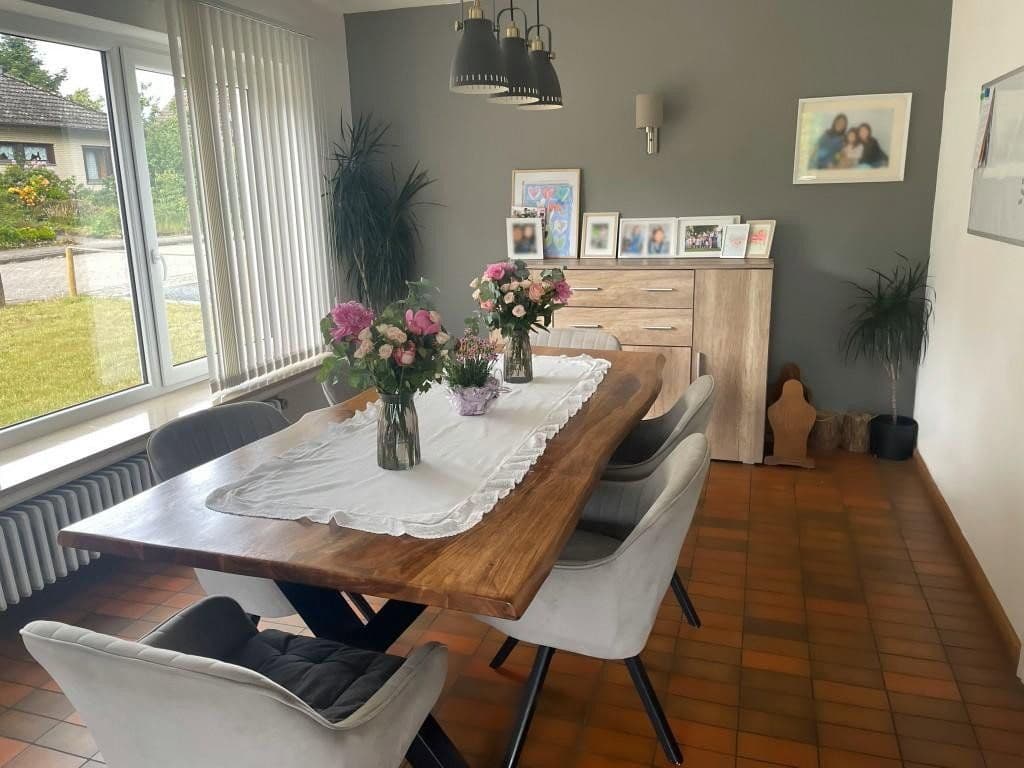 Prenájom domu 212 m², pozemek 1.500 m², Suderburg, Dolné Sasko Prenájom domu 212 m², pozemek 1.500 m², Suderburg, Dolné Sasko