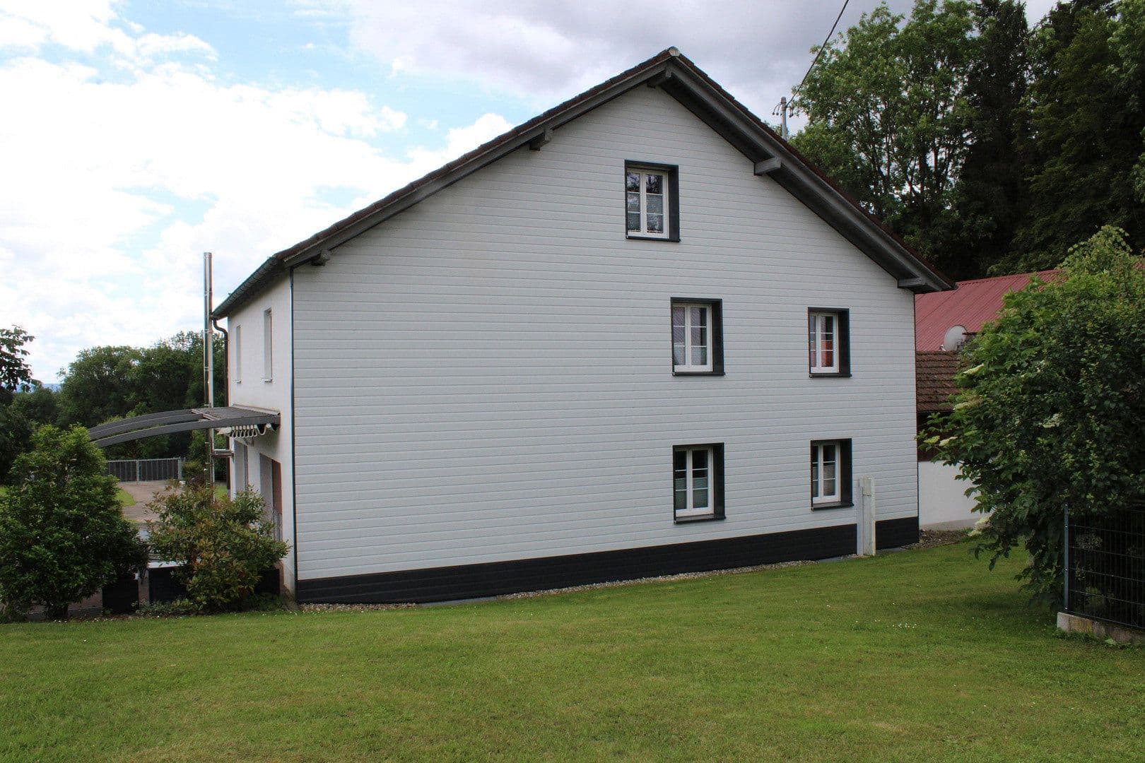 Predaj domu 270 m², pozemek 9.241 m², Stühlingen, Bádensko-Wurttembersko Predaj domu 270 m², pozemek 9.241 m², Stühlingen, Bádensko-Wurttembersko