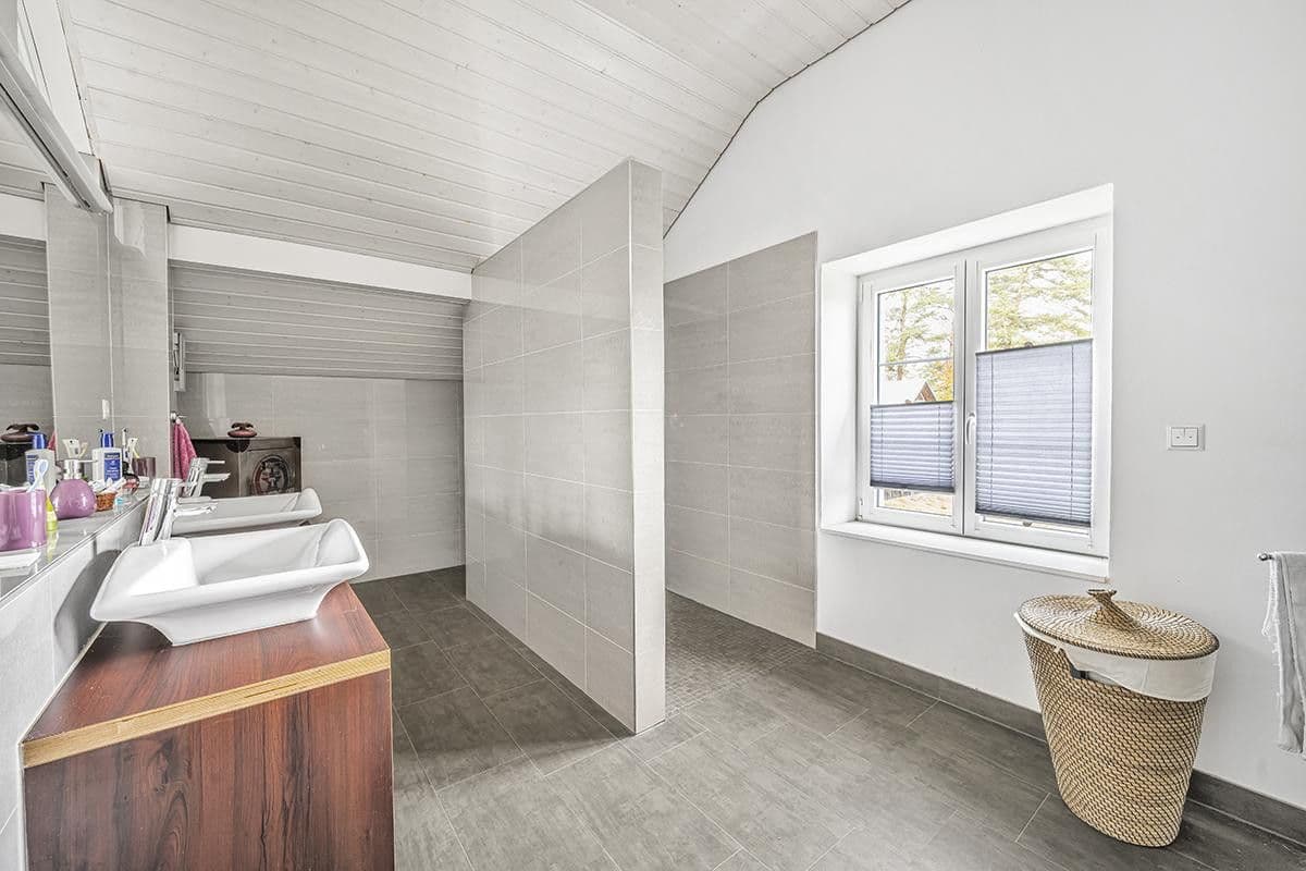 Predaj domu 270 m², pozemek 9.241 m², Stühlingen, Bádensko-Wurttembersko Predaj domu 270 m², pozemek 9.241 m², Stühlingen, Bádensko-Wurttembersko