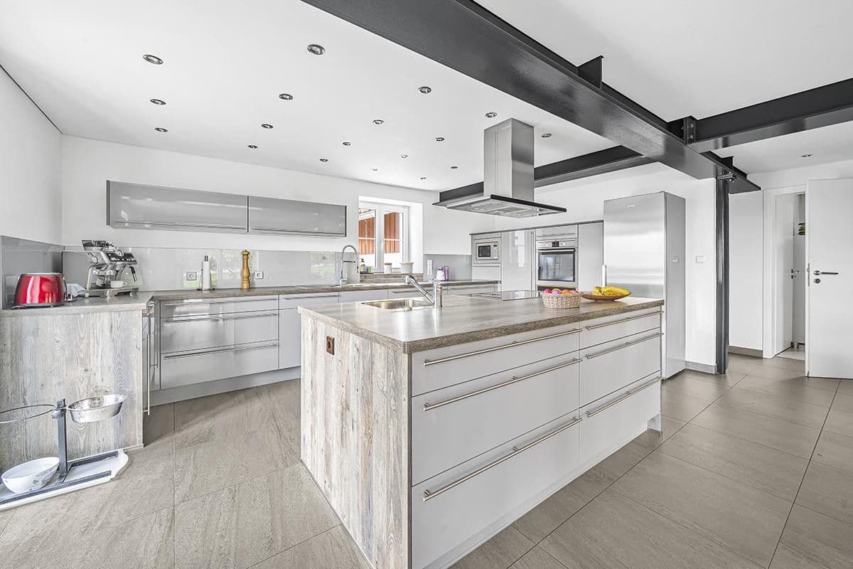 Predaj domu 270 m², pozemek 9.241 m², Stühlingen, Bádensko-Wurttembersko Predaj domu 270 m², pozemek 9.241 m², Stühlingen, Bádensko-Wurttembersko