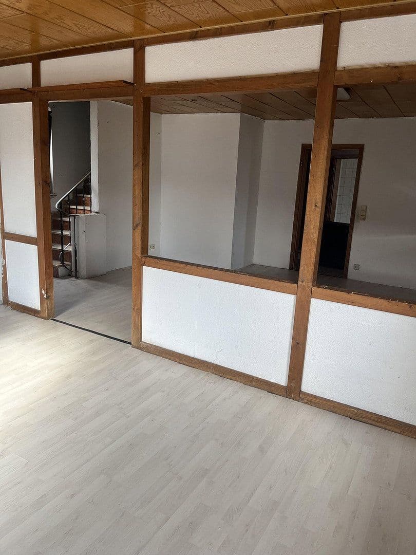 Prenájom bytu 3-izbový 102 m², Dorf Str.36, Löf, Porýnie-Falcko Prenájom bytu 3-izbový 102 m², Dorf Str.36, Löf, Porýnie-Falcko