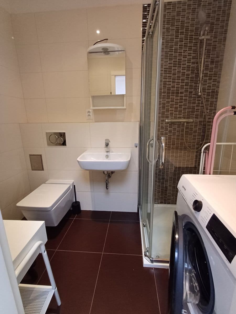 Prenájom bytu 2-izbový 38 m², Korunovační, Praha, Praha Prenájom bytu 2-izbový 38 m², Korunovační, Praha, Praha