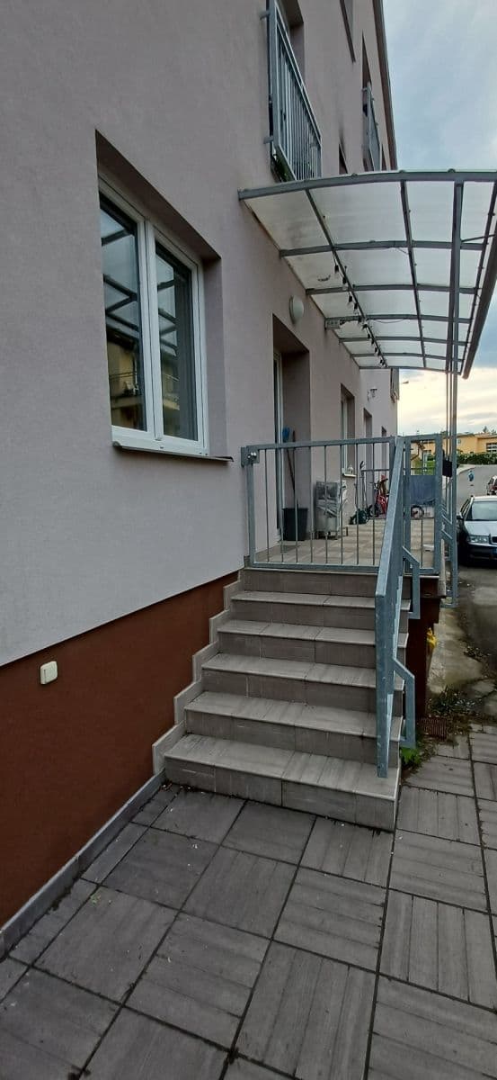 Prenájom bytu 2-izbový 65 m², Jana Morávka, Jílové u Prahy, Středočeský kraj Prenájom bytu 2-izbový 65 m², Jana Morávka, Jílové u Prahy, Středočeský kraj
