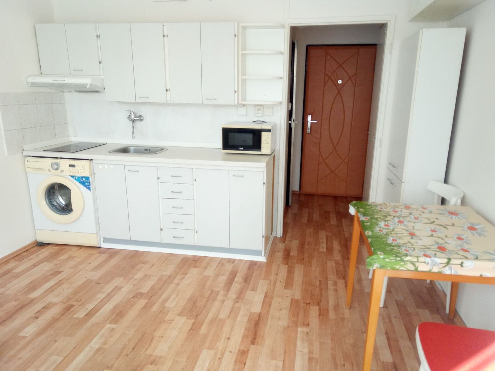 Prenájom bytu 1-izbový 21 m², nám. Přátelství, Prachatice, Jihočeský kraj Prenájom bytu 1-izbový 21 m², nám. Přátelství, Prachatice, Jihočeský kraj