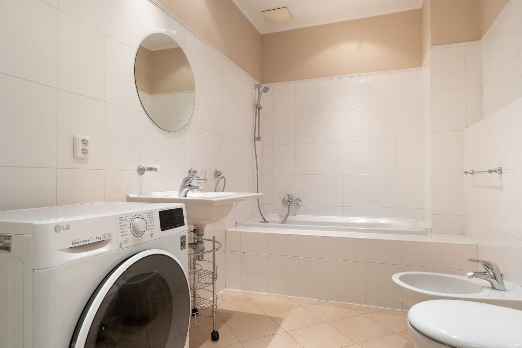 Prenájom bytu 1-izbový 38 m², Křižíkova, Praha, Praha Prenájom bytu 1-izbový 38 m², Křižíkova, Praha, Praha