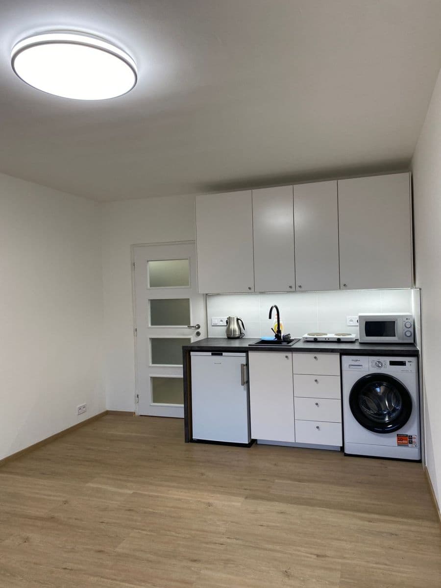 Prenájom bytu Garsoniéra 23 m², Kyselova, Praha, Praha Prenájom bytu Garsoniéra 23 m², Kyselova, Praha, Praha