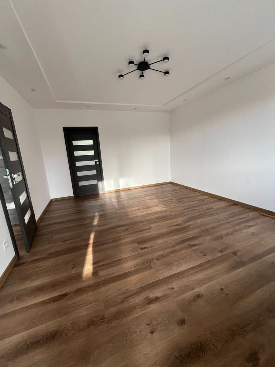 Prenájom bytu 3-izbový 75 m², Dlouhá, Česká Lípa, Liberecký kraj Prenájom bytu 3-izbový 75 m², Dlouhá, Česká Lípa, Liberecký kraj