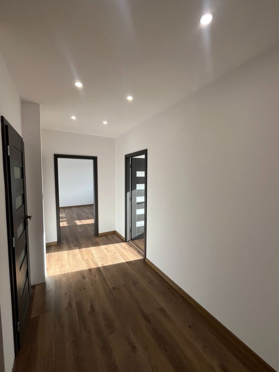 Prenájom bytu 3-izbový 75 m², Dlouhá, Česká Lípa, Liberecký kraj Prenájom bytu 3-izbový 75 m², Dlouhá, Česká Lípa, Liberecký kraj