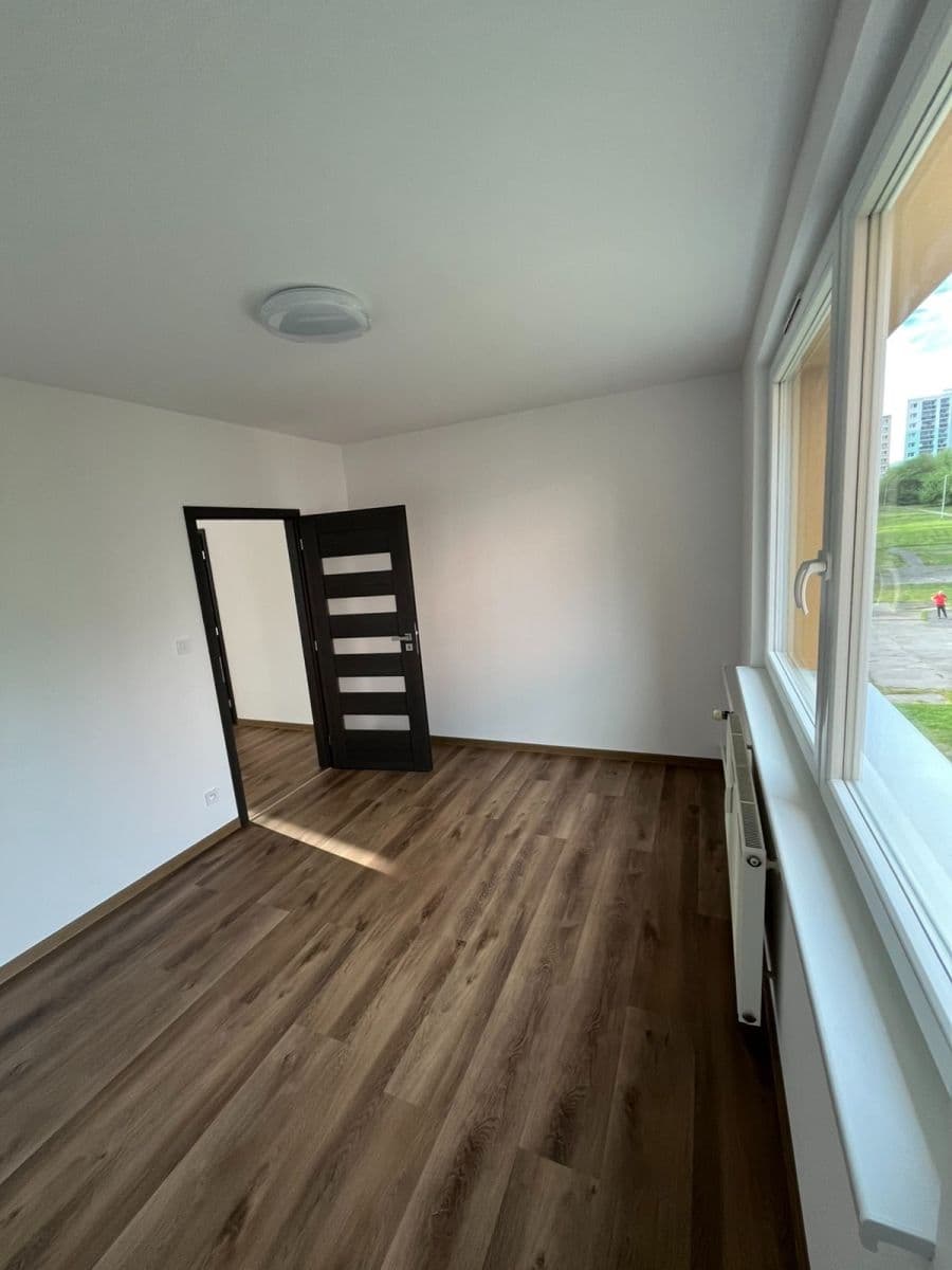 Prenájom bytu 3-izbový 75 m², Dlouhá, Česká Lípa, Liberecký kraj Prenájom bytu 3-izbový 75 m², Dlouhá, Česká Lípa, Liberecký kraj