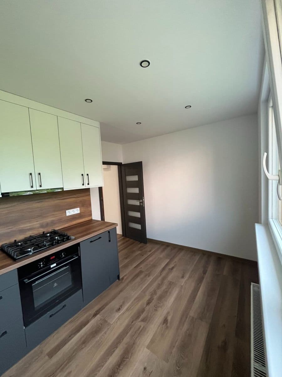 Prenájom bytu 3-izbový 75 m², Dlouhá, Česká Lípa, Liberecký kraj Prenájom bytu 3-izbový 75 m², Dlouhá, Česká Lípa, Liberecký kraj
