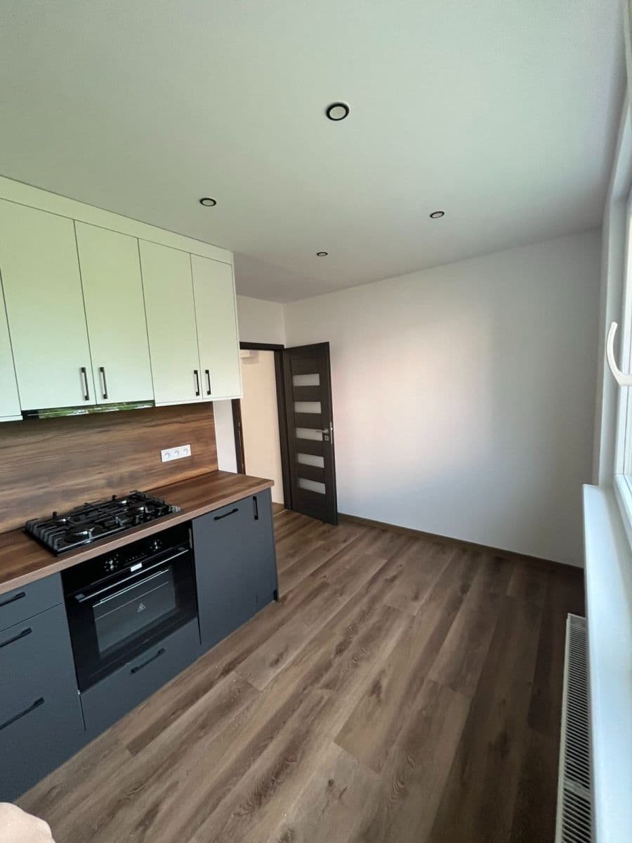 Prenájom bytu 3-izbový 75 m², Dlouhá, Česká Lípa, Liberecký kraj Prenájom bytu 3-izbový 75 m², Dlouhá, Česká Lípa, Liberecký kraj