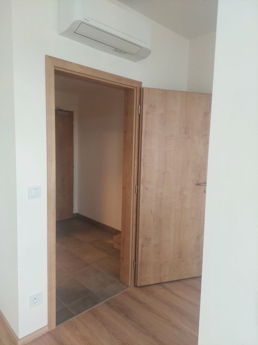 Prenájom bytu 1-izbový 31 m², U Továren, Praha, Praha Prenájom bytu 1-izbový 31 m², U Továren, Praha, Praha