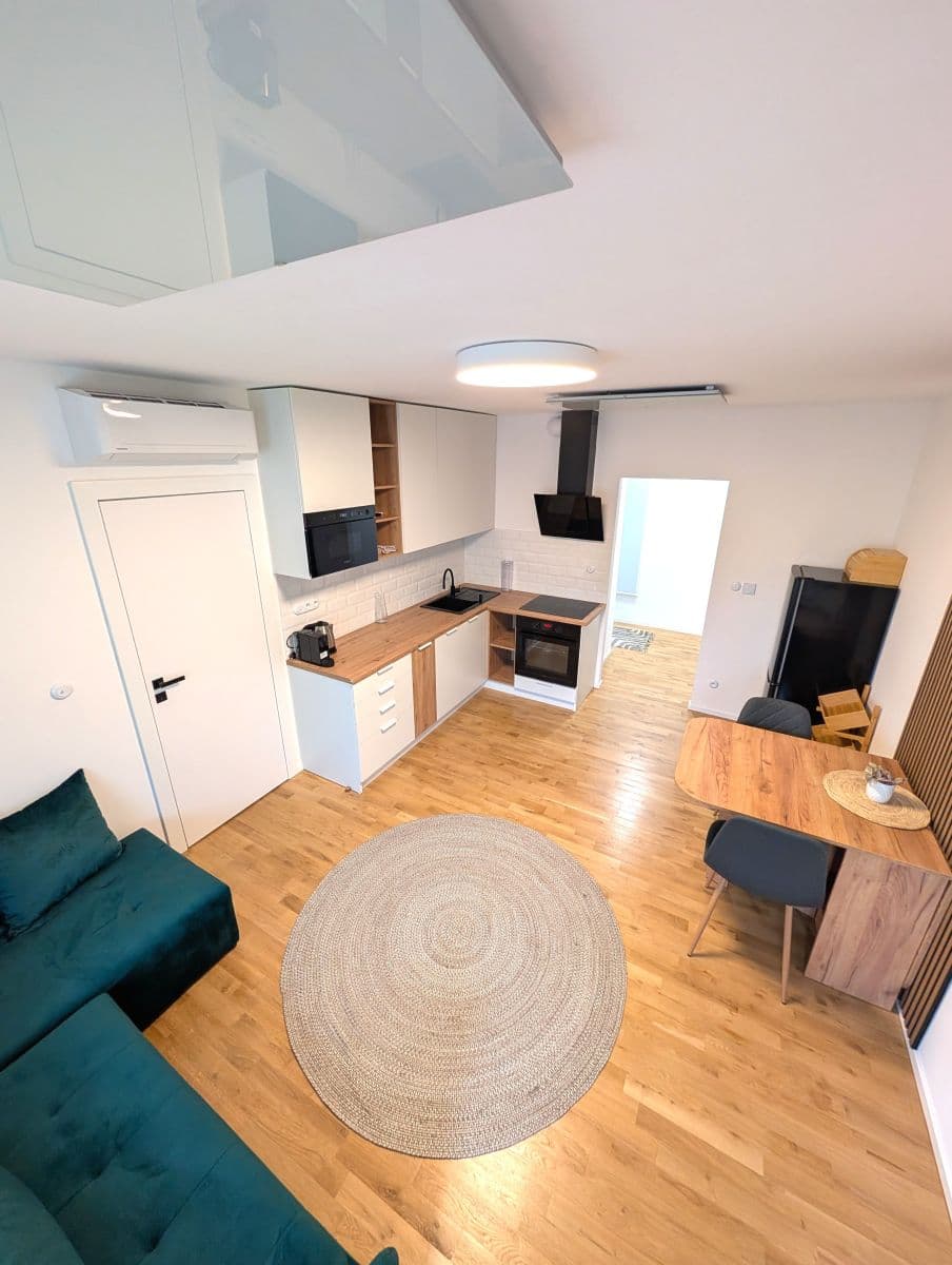 Prenájom bytu 43 m², Brdlíkova, Praha, Praha Prenájom bytu 43 m², Brdlíkova, Praha, Praha