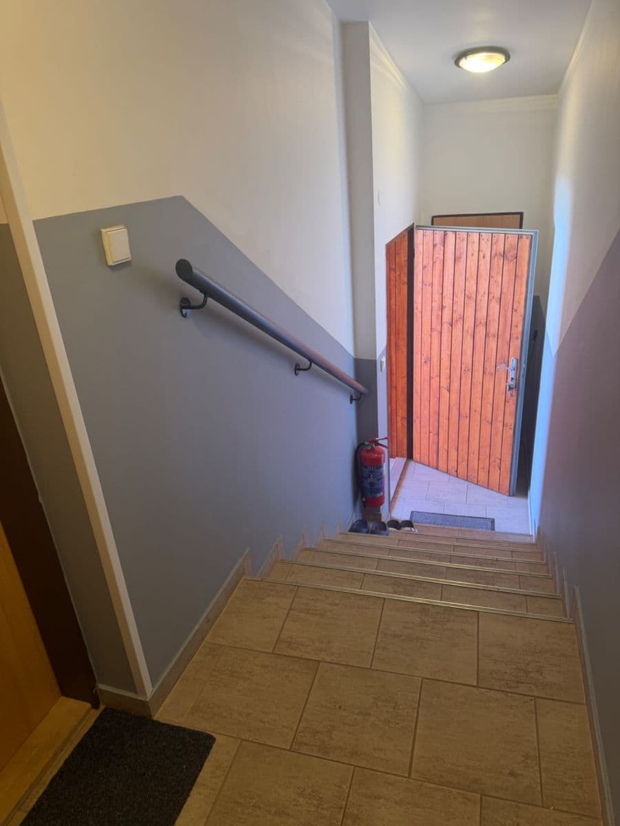 Prenájom bytu 1-izbový 33 m², Karlovarská, Řevničov, Středočeský kraj Prenájom bytu 1-izbový 33 m², Karlovarská, Řevničov, Středočeský kraj