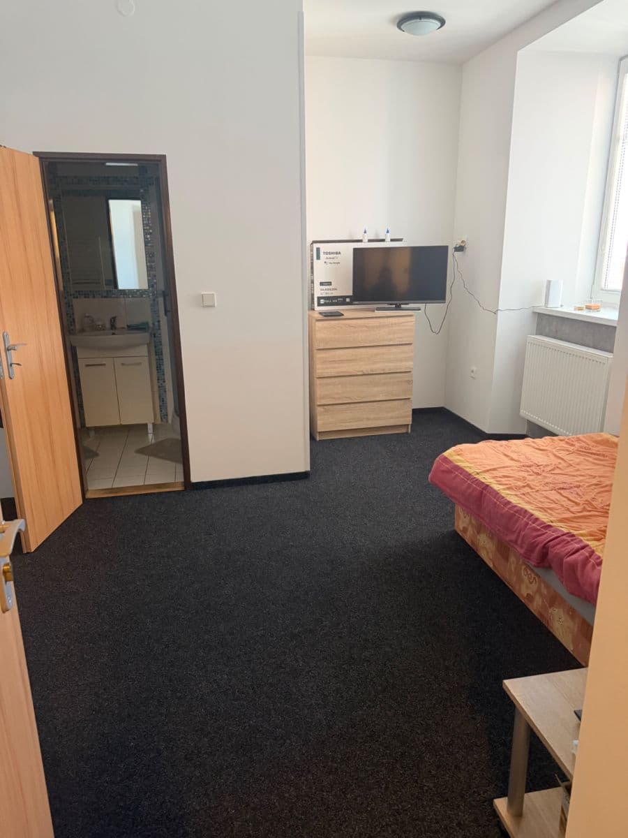 Prenájom bytu 1-izbový 33 m², Karlovarská, Řevničov, Středočeský kraj Prenájom bytu 1-izbový 33 m², Karlovarská, Řevničov, Středočeský kraj