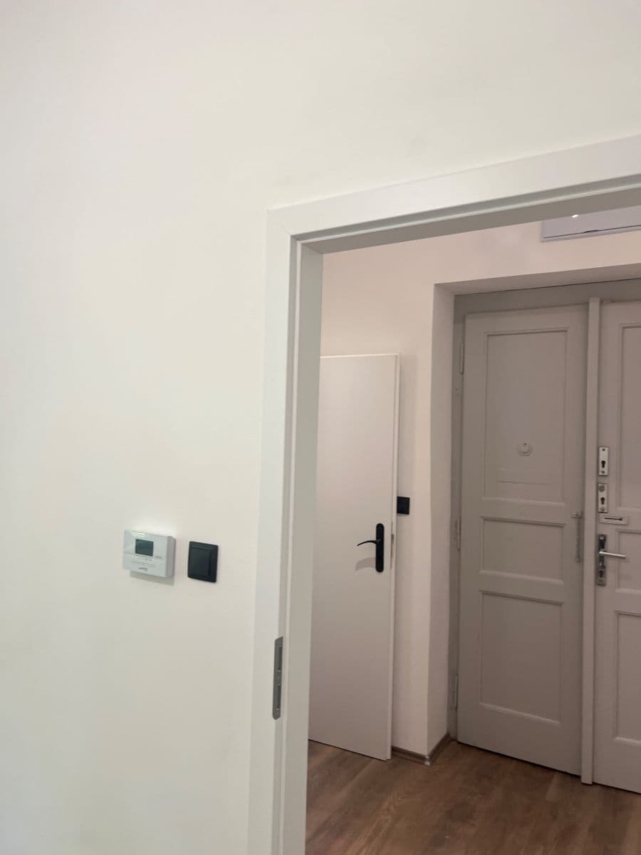 Prenájom bytu 3-izbový 56 m², Táborská, Praha, Praha Prenájom bytu 3-izbový 56 m², Táborská, Praha, Praha