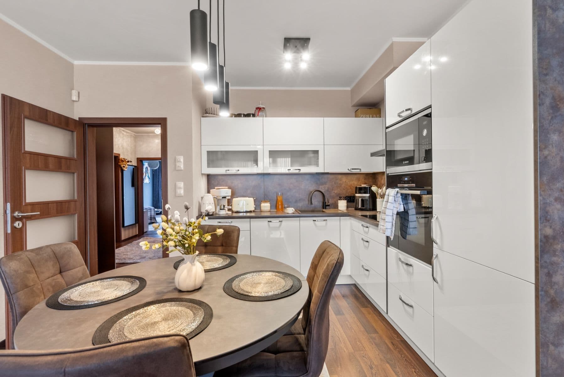 Predaj bytu 3-izbový 87 m², Hlučkova, Praha, Praha Predaj bytu 3-izbový 87 m², Hlučkova, Praha, Praha