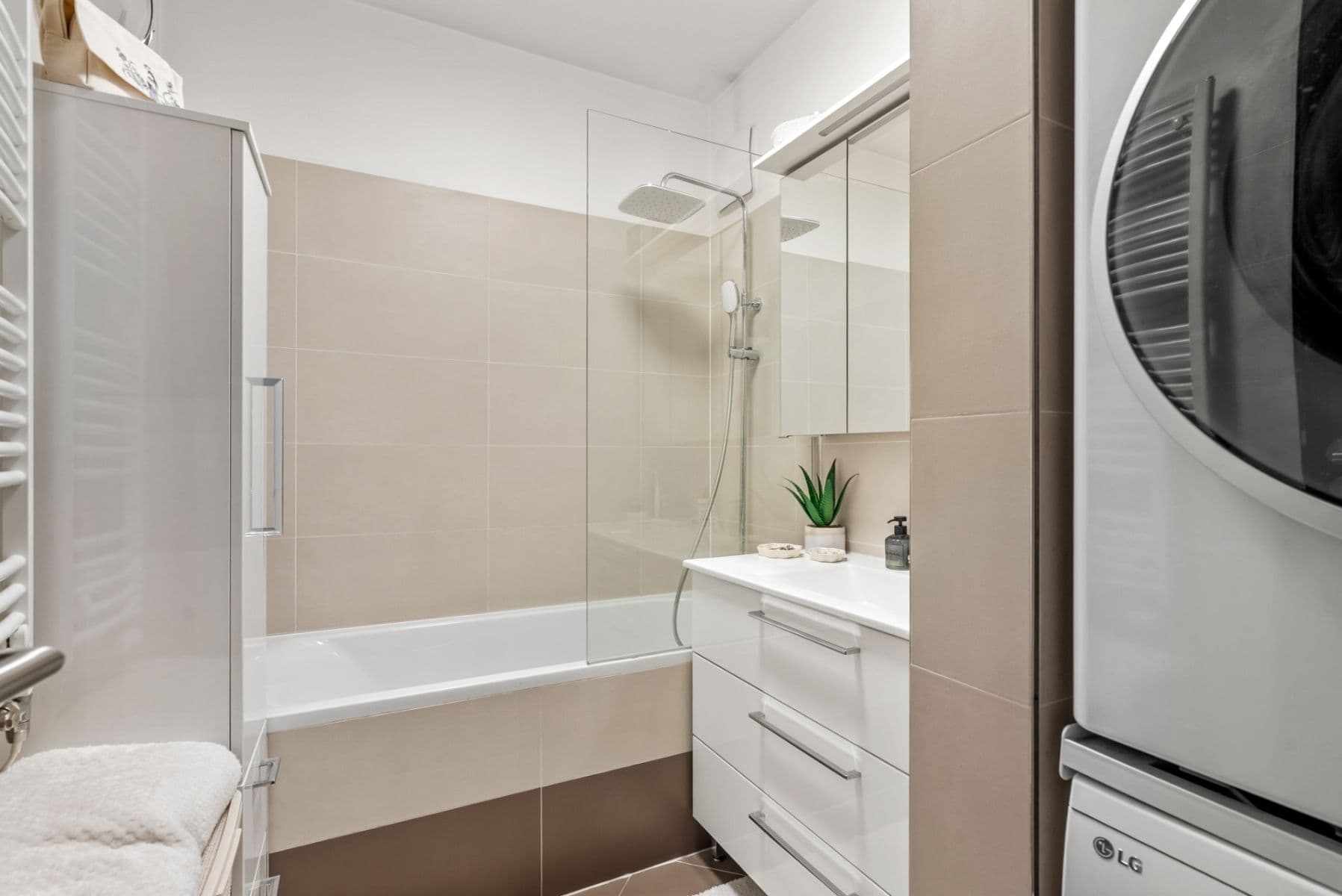 Predaj bytu 3-izbový 87 m², Hlučkova, Praha, Praha Predaj bytu 3-izbový 87 m², Hlučkova, Praha, Praha