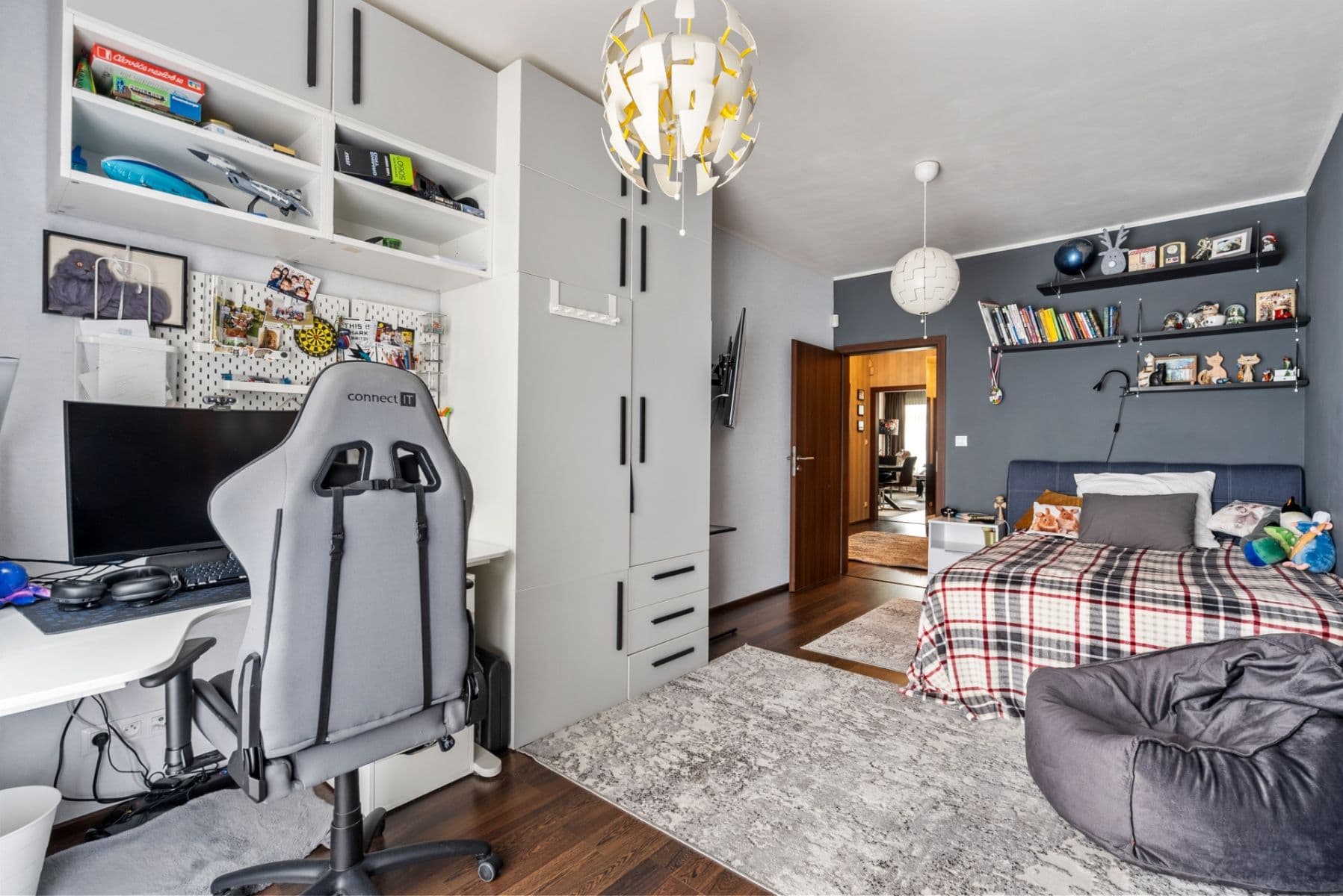 Predaj bytu 3-izbový 87 m², Hlučkova, Praha, Praha Predaj bytu 3-izbový 87 m², Hlučkova, Praha, Praha