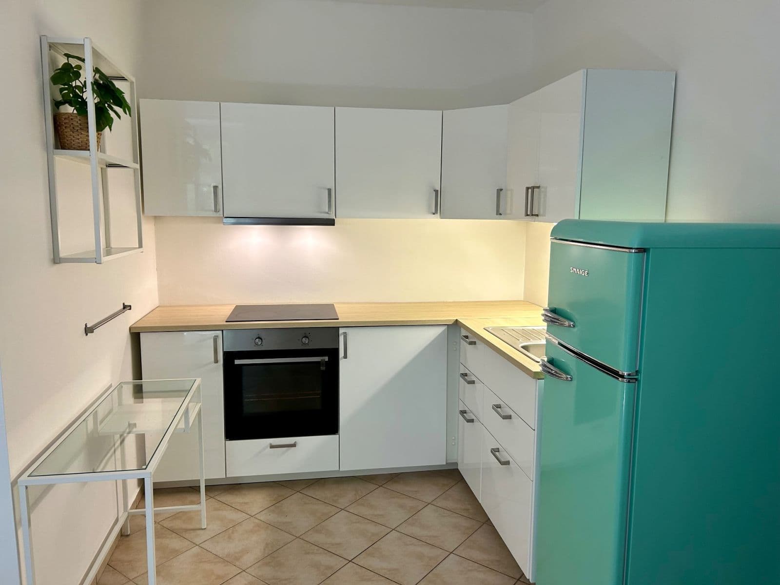 Prenájom bytu 1-izbový 38 m², U Uranie, Praha, Praha Prenájom bytu 1-izbový 38 m², U Uranie, Praha, Praha