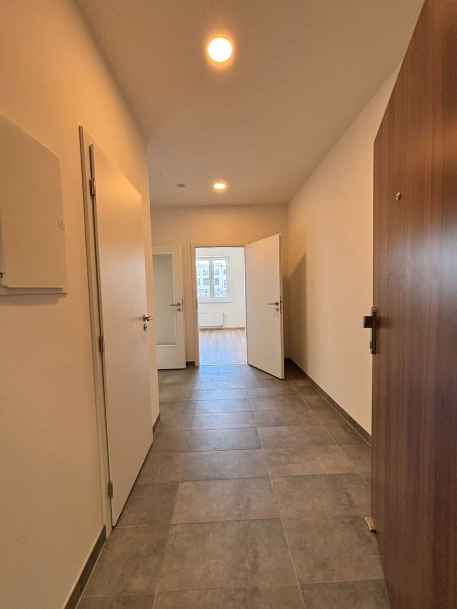 Prenájom bytu 2-izbový 45 m², U Továren, Praha, Praha Prenájom bytu 2-izbový 45 m², U Továren, Praha, Praha