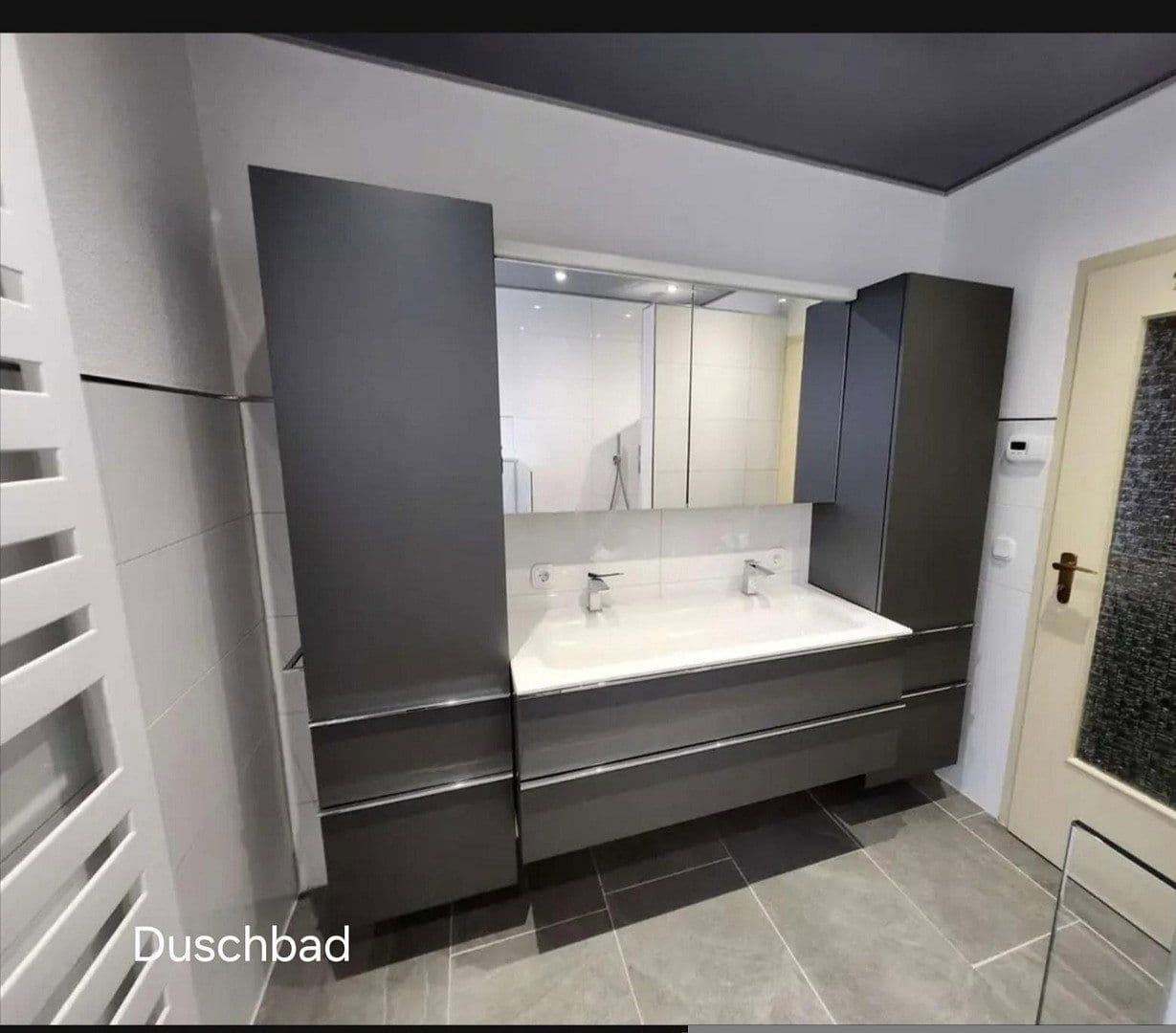 Predaj domu 270 m², pozemek 898 m², Schönbrunn, Bádensko-Wurttembersko Predaj domu 270 m², pozemek 898 m², Schönbrunn, Bádensko-Wurttembersko