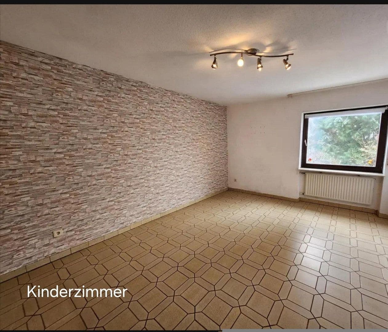 Predaj domu 270 m², pozemek 898 m², Schönbrunn, Bádensko-Wurttembersko Predaj domu 270 m², pozemek 898 m², Schönbrunn, Bádensko-Wurttembersko