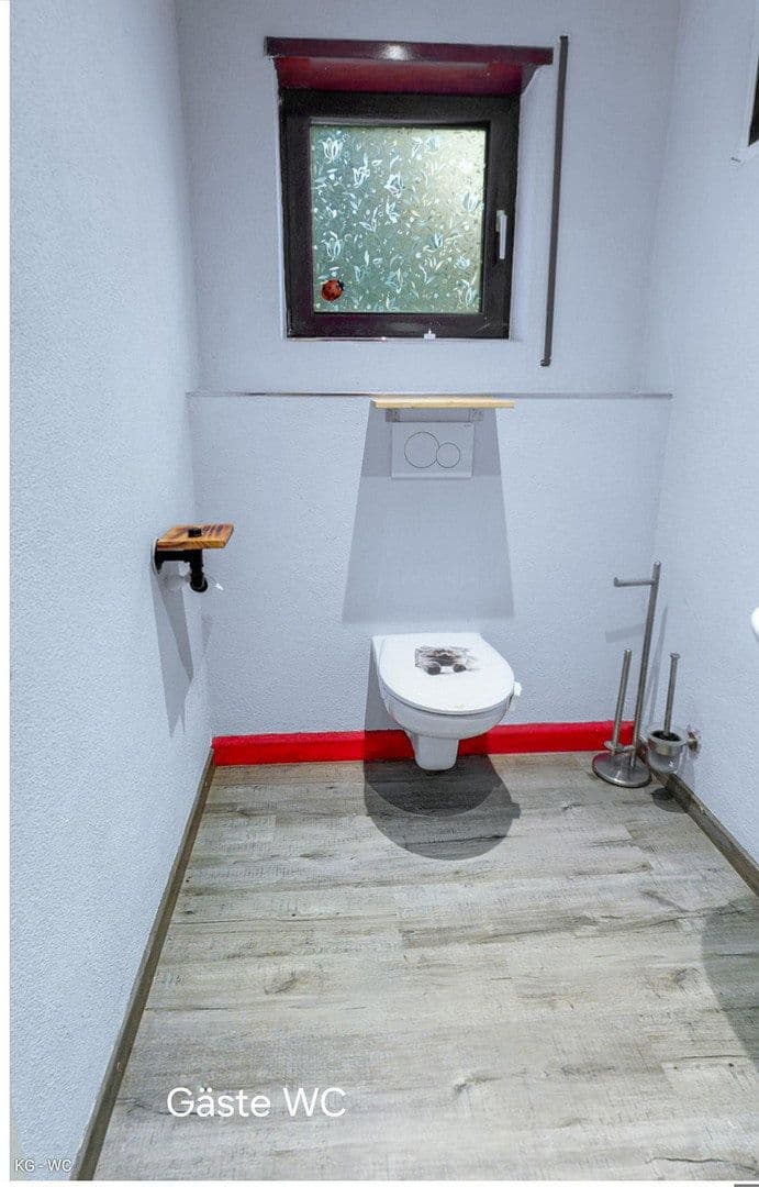 Predaj domu 270 m², pozemek 898 m², Schönbrunn, Bádensko-Wurttembersko Predaj domu 270 m², pozemek 898 m², Schönbrunn, Bádensko-Wurttembersko