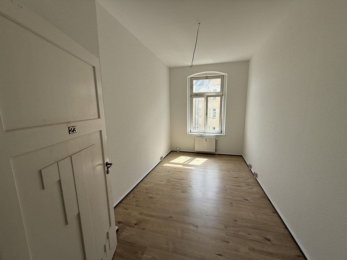 Prenájom bytu 4-izbový 105 m², Jößnitzer Str. 71, Plavno, Sasko Prenájom bytu 4-izbový 105 m², Jößnitzer Str. 71, Plavno, Sasko