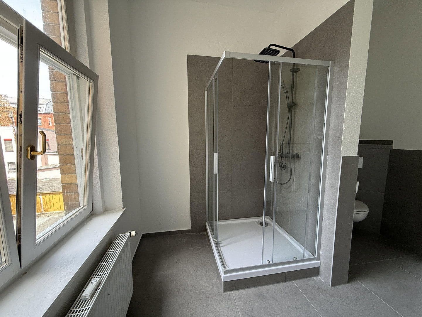 Prenájom bytu 4-izbový 105 m², Jößnitzer Str. 71, Plavno, Sasko Prenájom bytu 4-izbový 105 m², Jößnitzer Str. 71, Plavno, Sasko