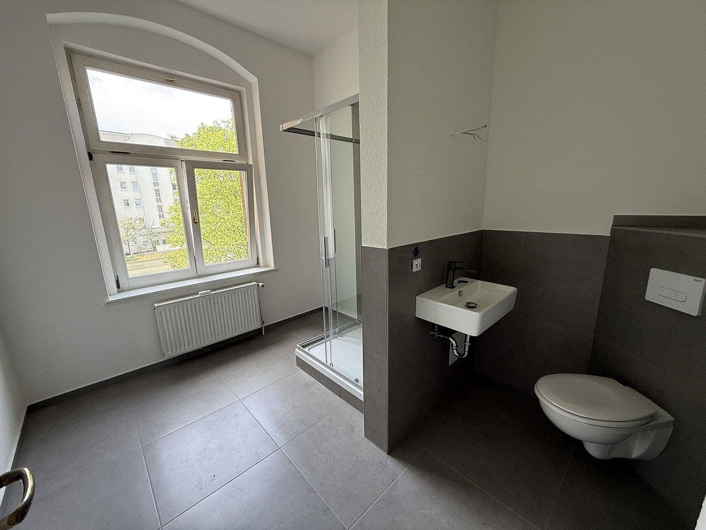 Prenájom bytu 4-izbový 105 m², Jößnitzer Str. 71, Plavno, Sasko Prenájom bytu 4-izbový 105 m², Jößnitzer Str. 71, Plavno, Sasko