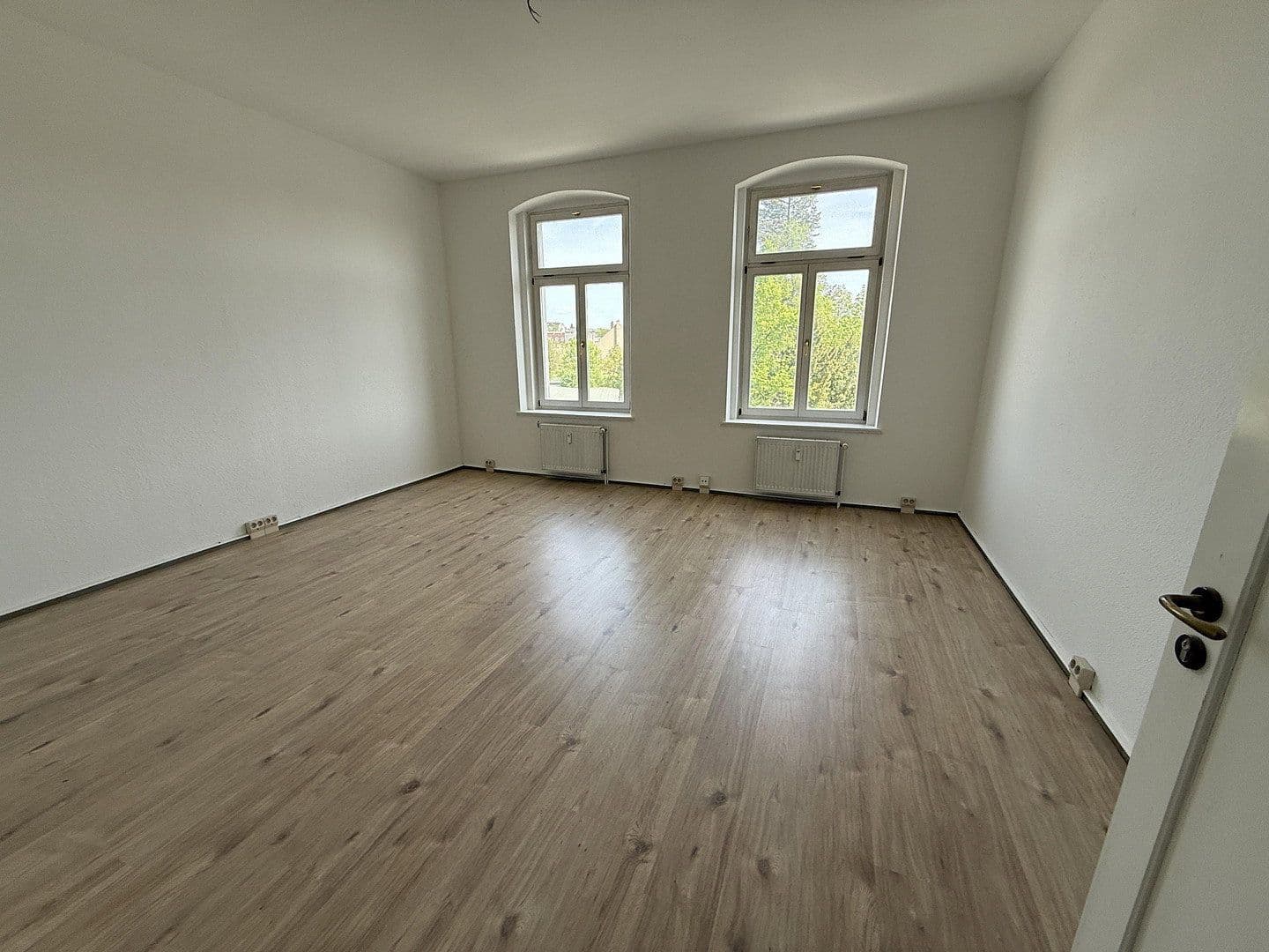 Prenájom bytu 4-izbový 105 m², Jößnitzer Str. 71, Plavno, Sasko Prenájom bytu 4-izbový 105 m², Jößnitzer Str. 71, Plavno, Sasko